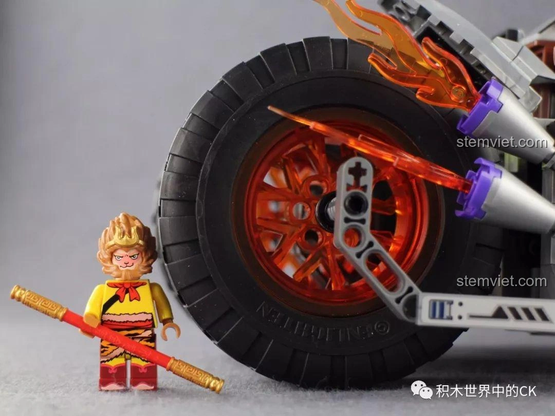 Toàn bộ bộ lắp ráp QMAN 3805 Tây Du Giáng Ma Ngộ Không Truyền: Trí Đấu Kim Ngân Giác Đại Vương đã hoàn chỉnh, với các xe chiến đấu và minifigure.