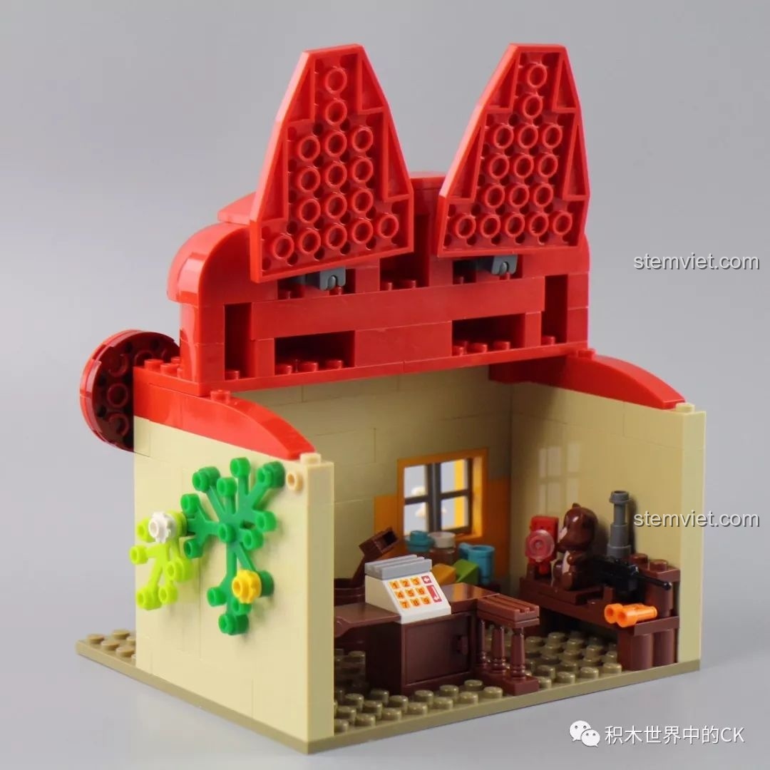 Mô hình Cửa hàng A-li của bộ QMAN 3901 với nhân vật A-li và Gấu, thể hiện sự đáng yêu.