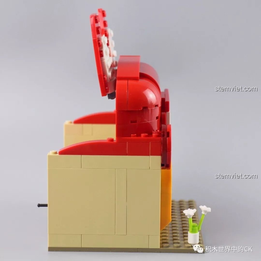 Nhân vật A-li và Gấu của bộ lắp ráp QMAN 3901, thể hiện sự ngộ nghĩnh và đáng yêu.