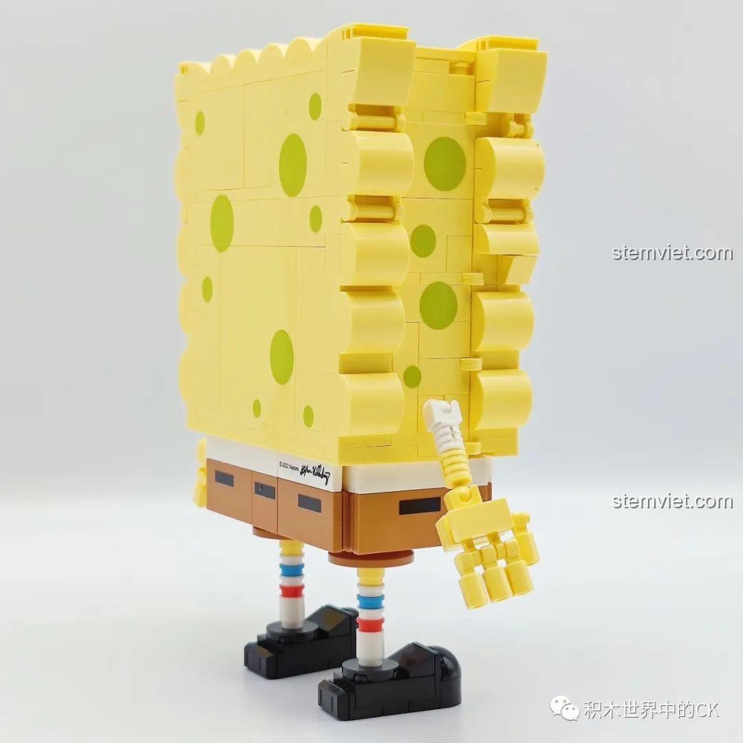 Cận cảnh chi tiết khớp nối của mô hình SEMBO Spongebob Squarepants 612203