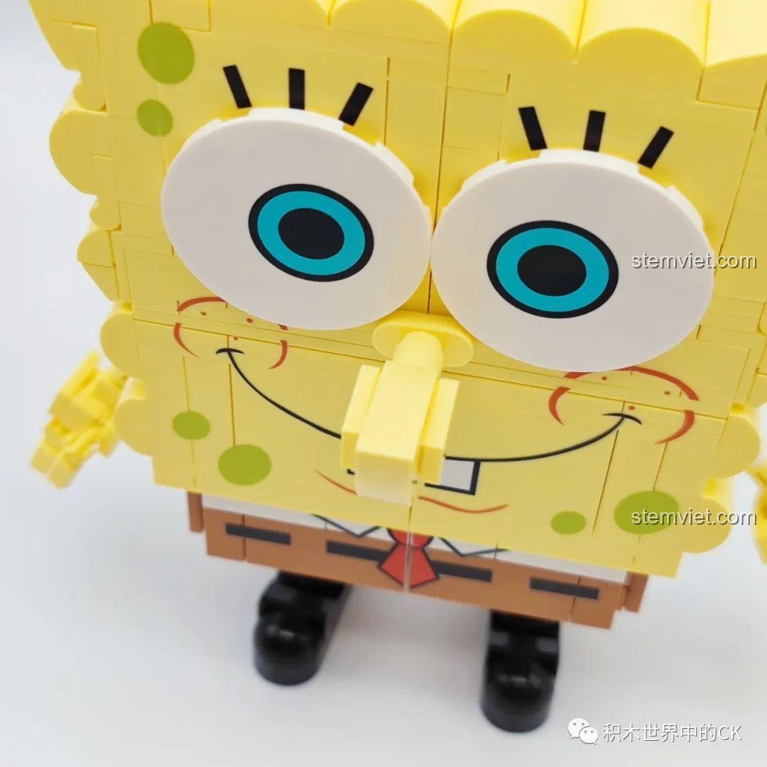Các mô hình SEMBO Spongebob Squarepants khác nhau được trưng bày cùng nhau