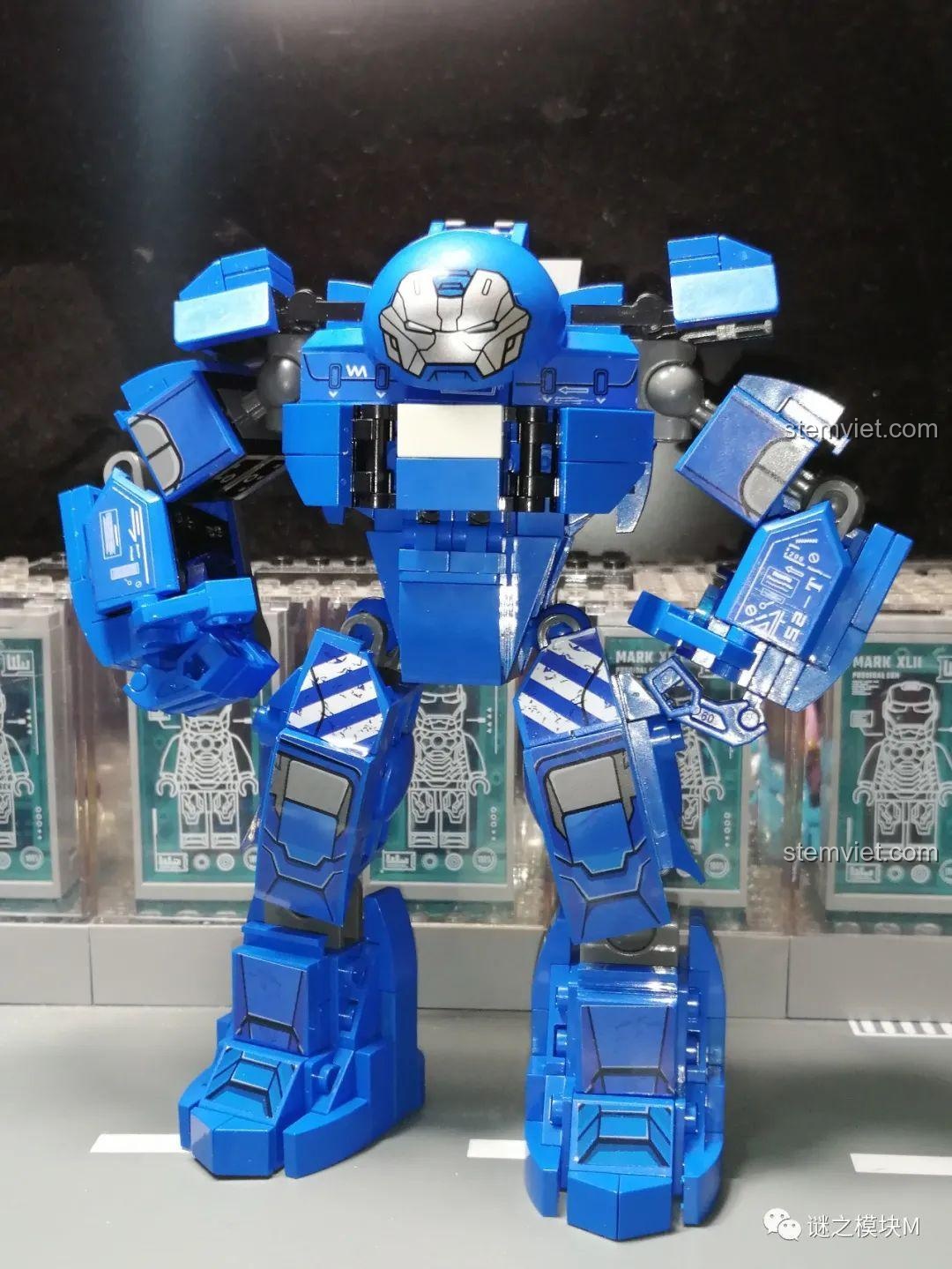 Mặt sau của mô hình Iron Man Mark 38 hoàn chỉnh từ bộ lắp ráp Shuang Xiang SX4064.
