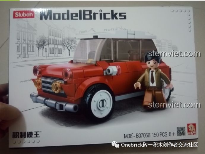 Cận cảnh hộp sản phẩm Sluban ModelBricks M38-B0706 với hình ảnh xe hơi đỏ và nhân vật Mr. Bean.