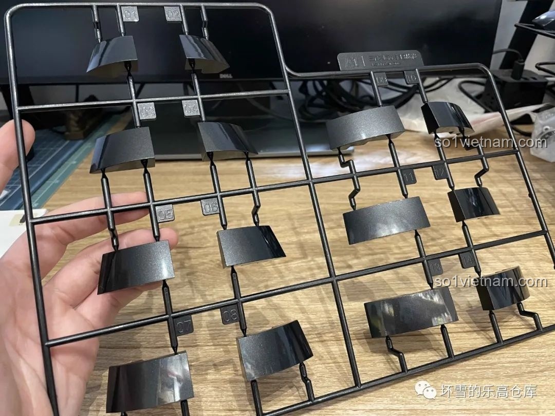 Các mảnh ghép nhỏ dùng để tạo hiệu ứng va chạm và đường bay của Giọt Nước trong bộ lắp ráp Tam Thể.