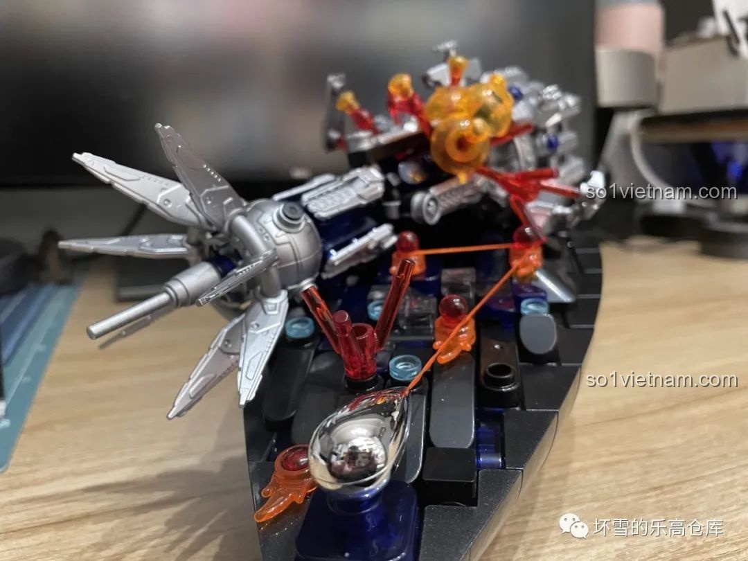 Tàu chiến của con người được lắp ráp từ các chi tiết đi kèm trong bộ lắp ráp Tam Thể.