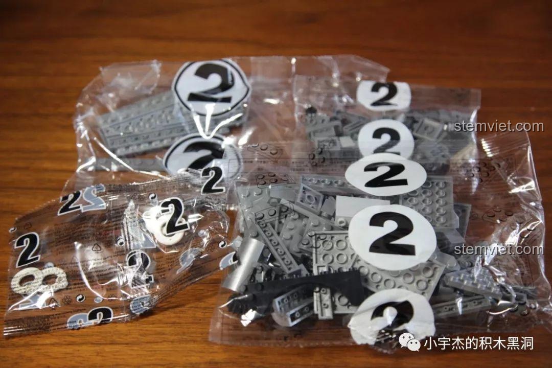 Các túi chi tiết cho bước 2 của bộ lắp ráp Tàu Đổ Normandy SEMBO giá rẻ.