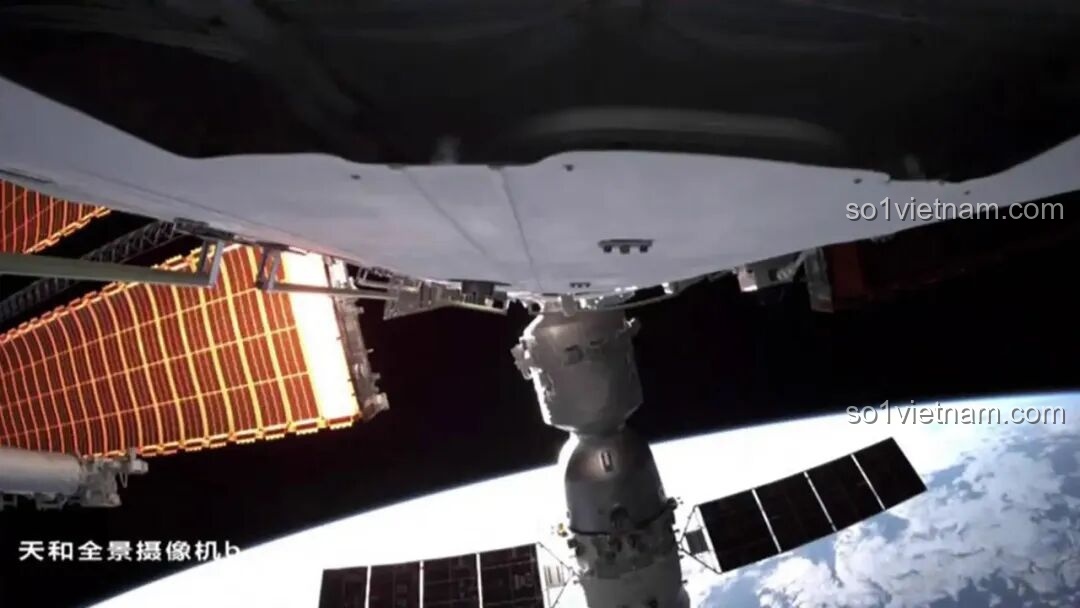 Cận cảnh trạm vũ trụ từ góc nhìn camera