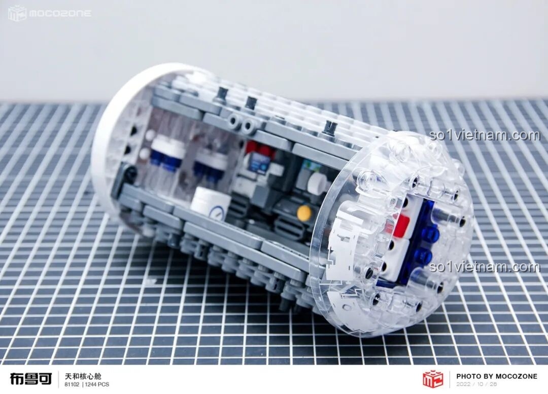 Mô hình module được trưng bày trên đế