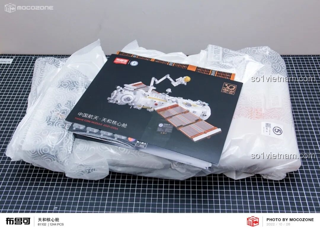 Các túi đựng mảnh ghép và sách hướng dẫn