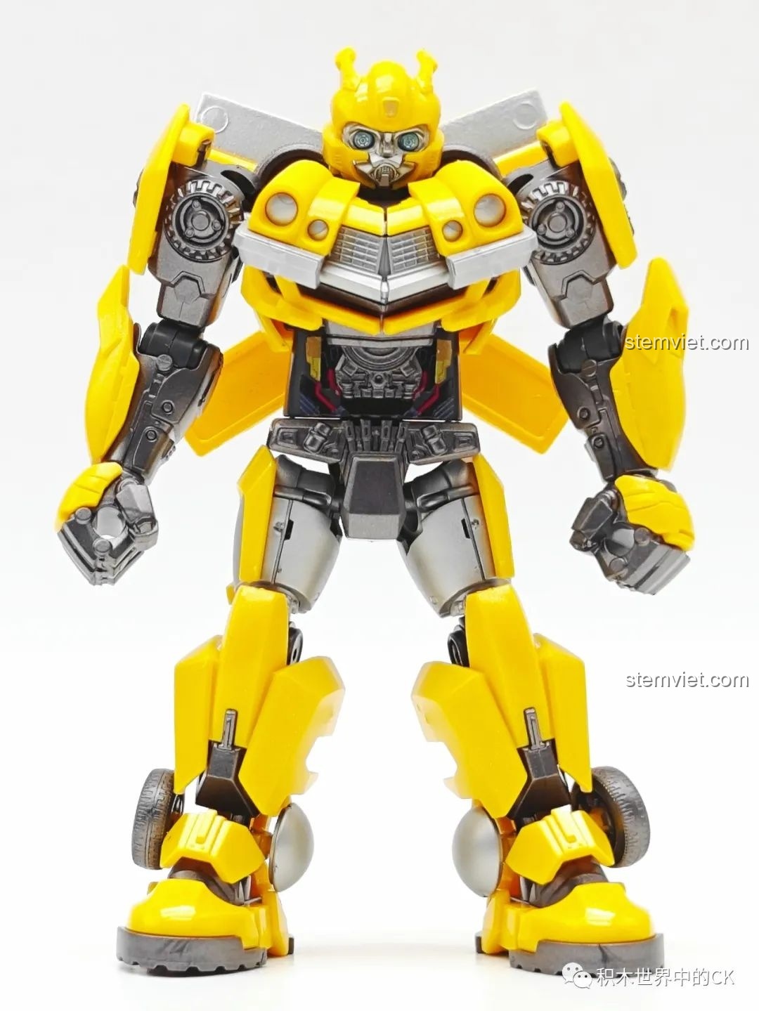 Cận cảnh đầu và ngực của Robot Đại Hoàng Phong (EX) BLOKEES 71146, chi tiết sắc nét.