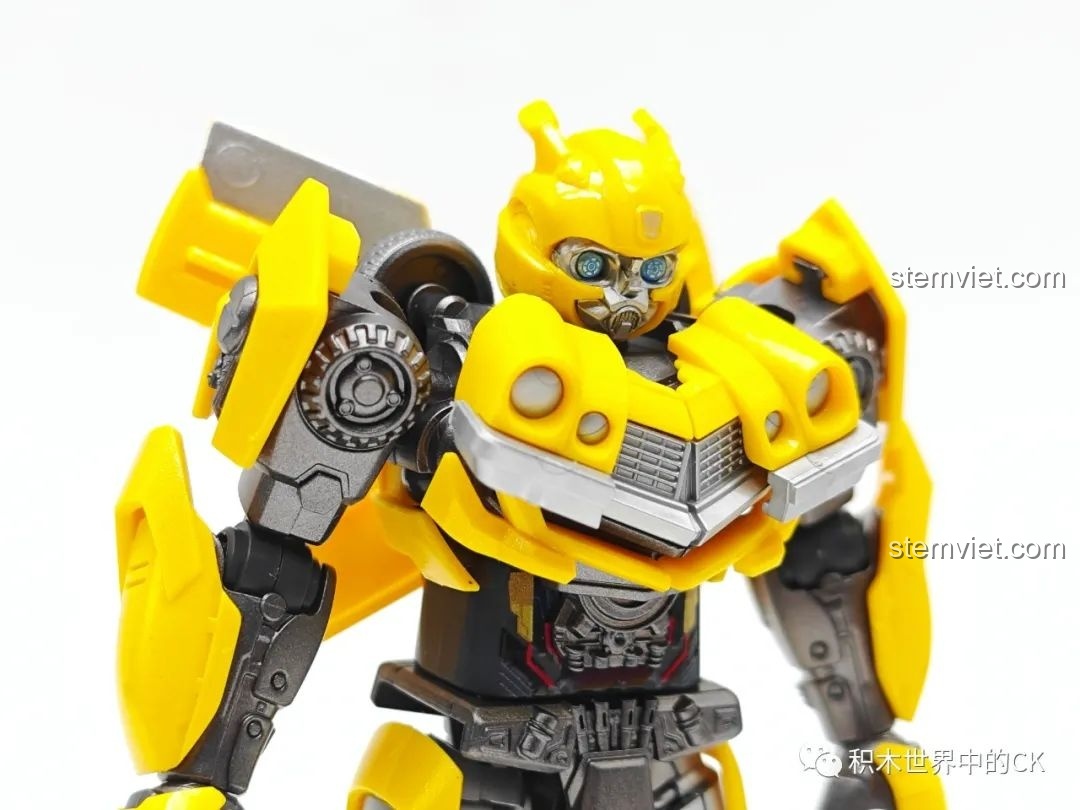 Cận cảnh phần lưng và cánh của Robot Đại Hoàng Phong (EX) BLOKEES 71146, khớp nối linh hoạt.