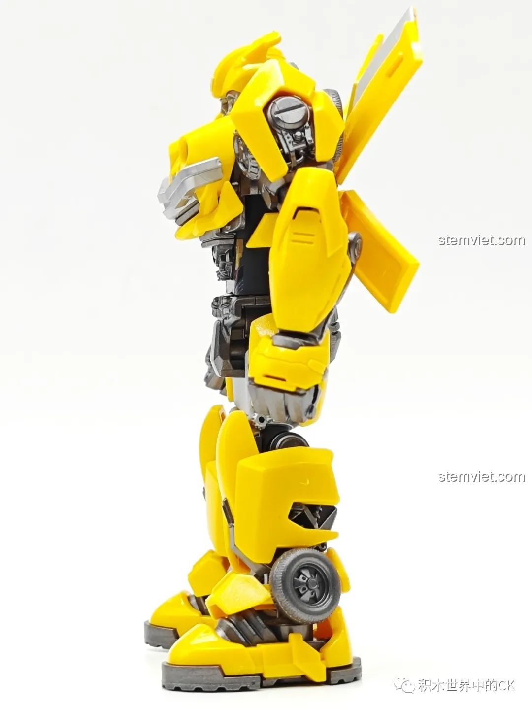 Góc nghiêng của Robot Đại Hoàng Phong (EX) BLOKEES 71146, khoe chi tiết giáp và khớp nối.