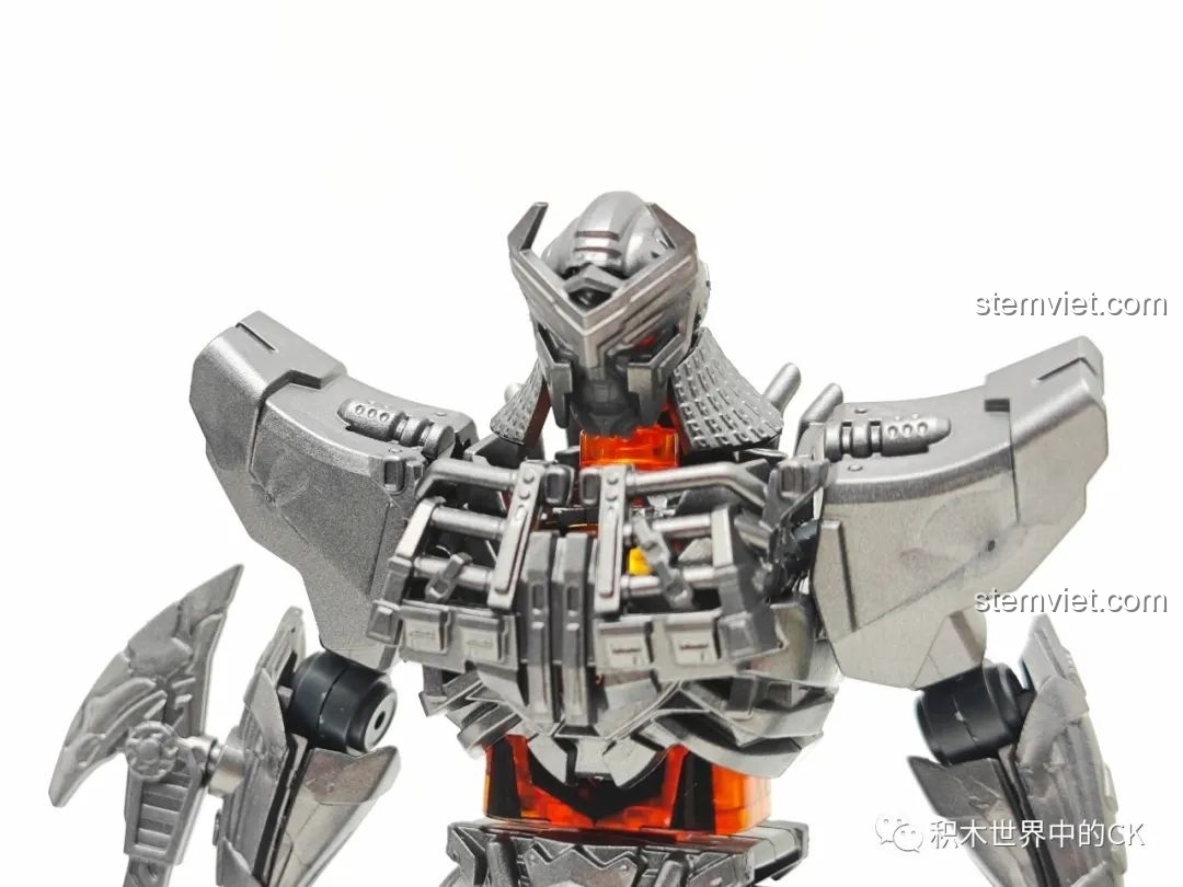 Cận cảnh phần tay và vũ khí của Robot Thiên Tai BLOKEES 71146, khớp nối linh hoạt.