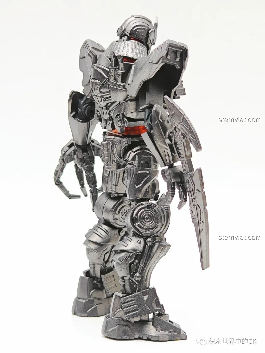 Robot Thiên Tai BLOKEES 71146 với giáp ngực thay thế, tăng vẻ hung tợn.