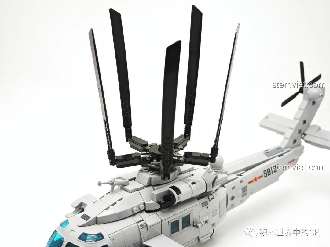 Tính năng gập cánh quạt độc đáo của bộ lắp ráp Trực thăng Hải quân Trung Quốc Z-20 202229, rất tiện lợi.