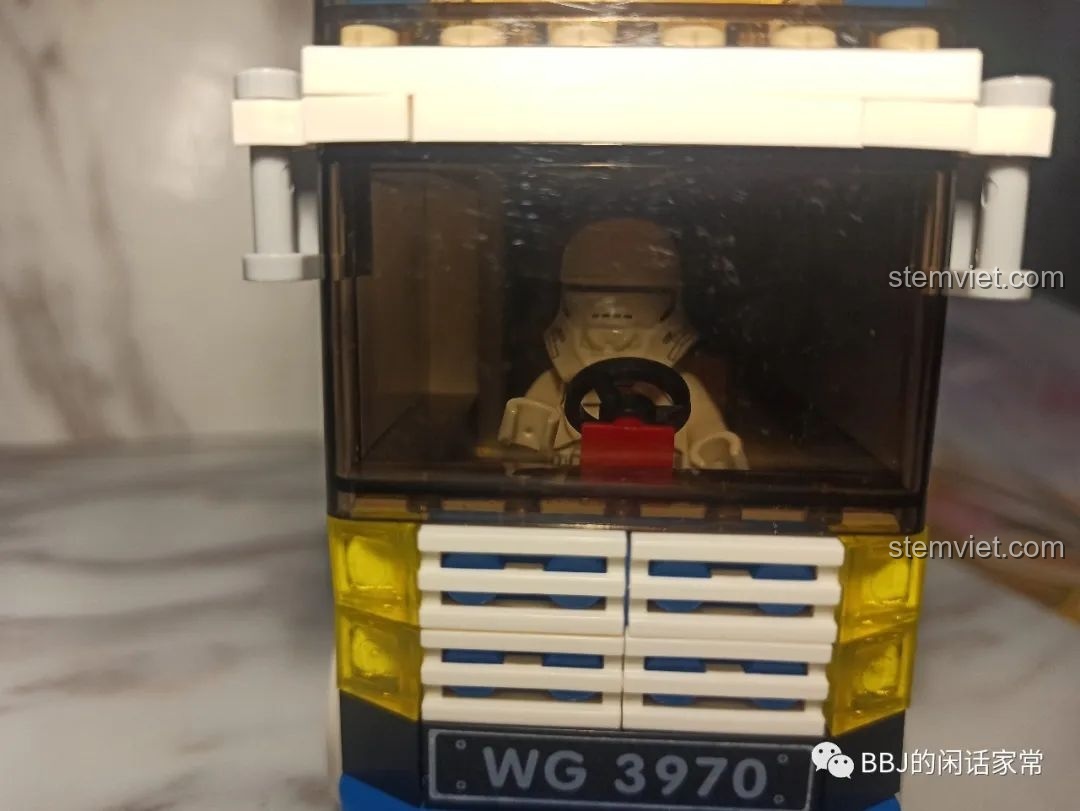 Cận cảnh bánh xe và vòm bánh của Wange 3970