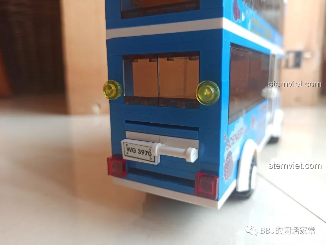 Cận cảnh cửa xe buýt hai tầng Wange 3970