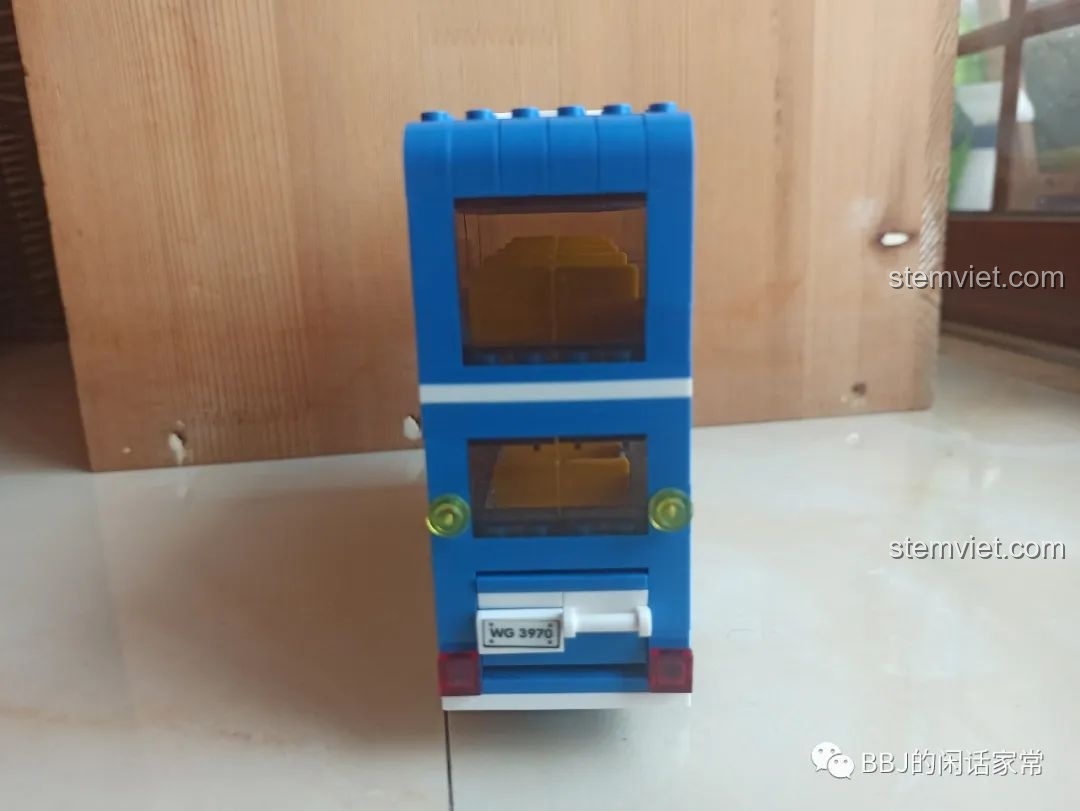 Chi tiết sticker trang trí trên thân xe buýt Wange 3970