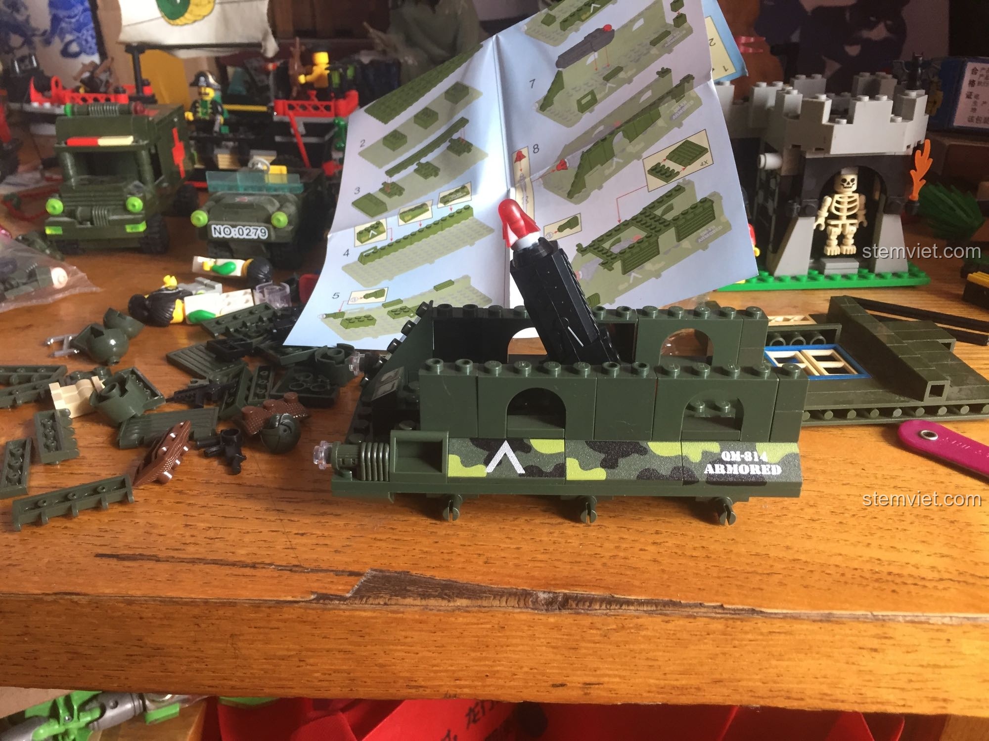 Cận cảnh các mảnh ghép nhựa ABS của bộ lắp ráp Xe bọc thép quân sự 814 QMAN.