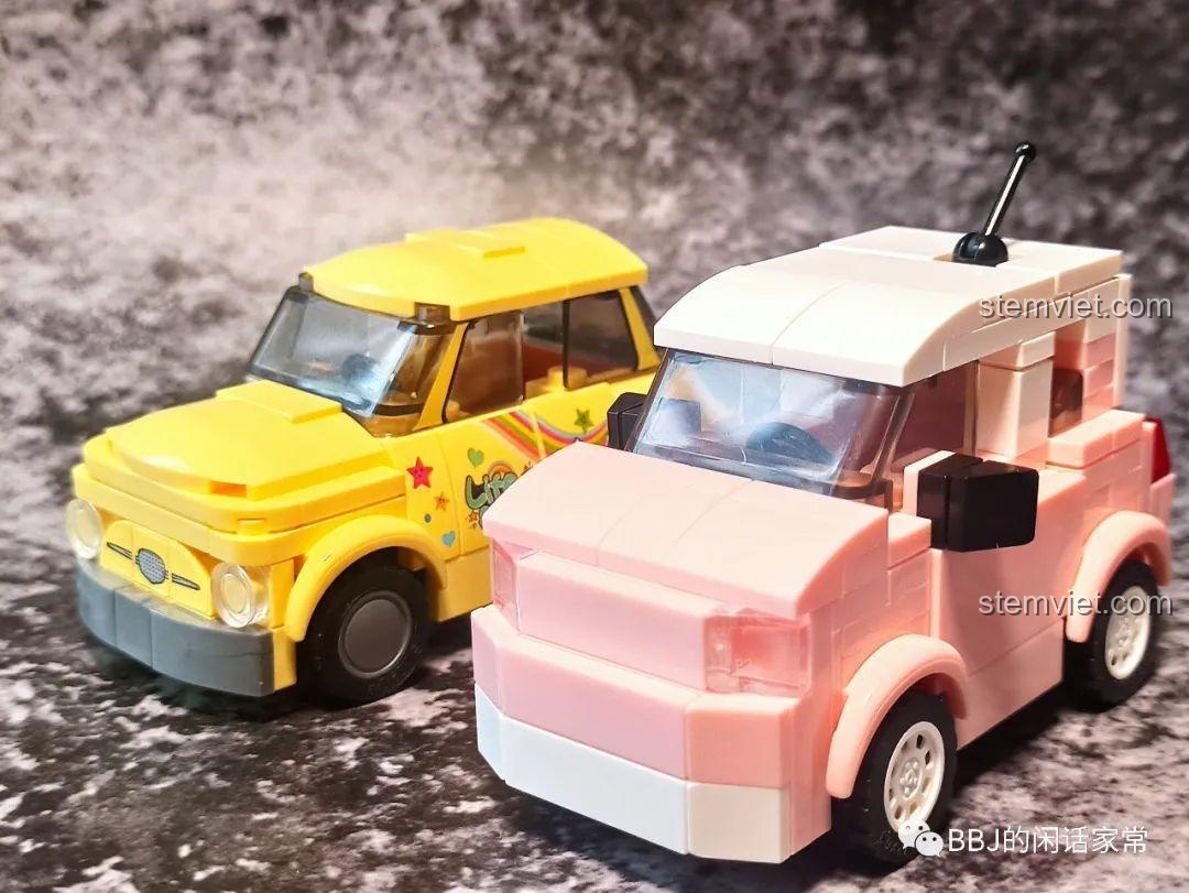 So sánh bộ lắp ráp Xe Fiat 500 phiên bản Q-style SY 5006 với một mẫu xe màu hồng khác trong cùng series.