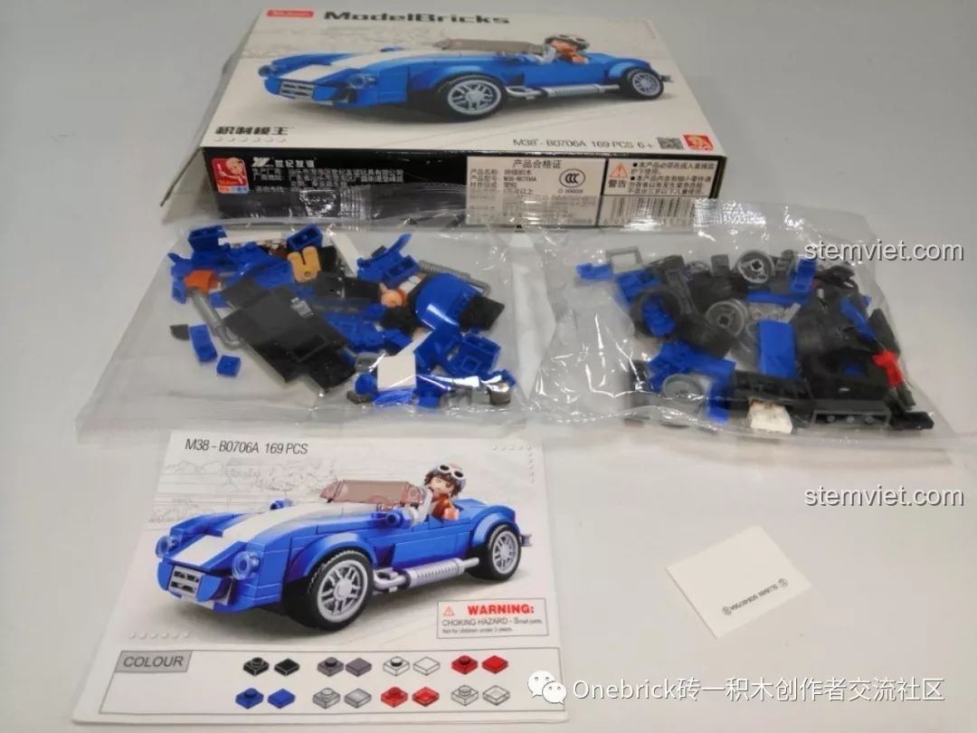 Toàn bộ các chi tiết bên trong hộp Sluban M38-B0706A, bao gồm túi mảnh ghép, sách hướng dẫn và sticker.