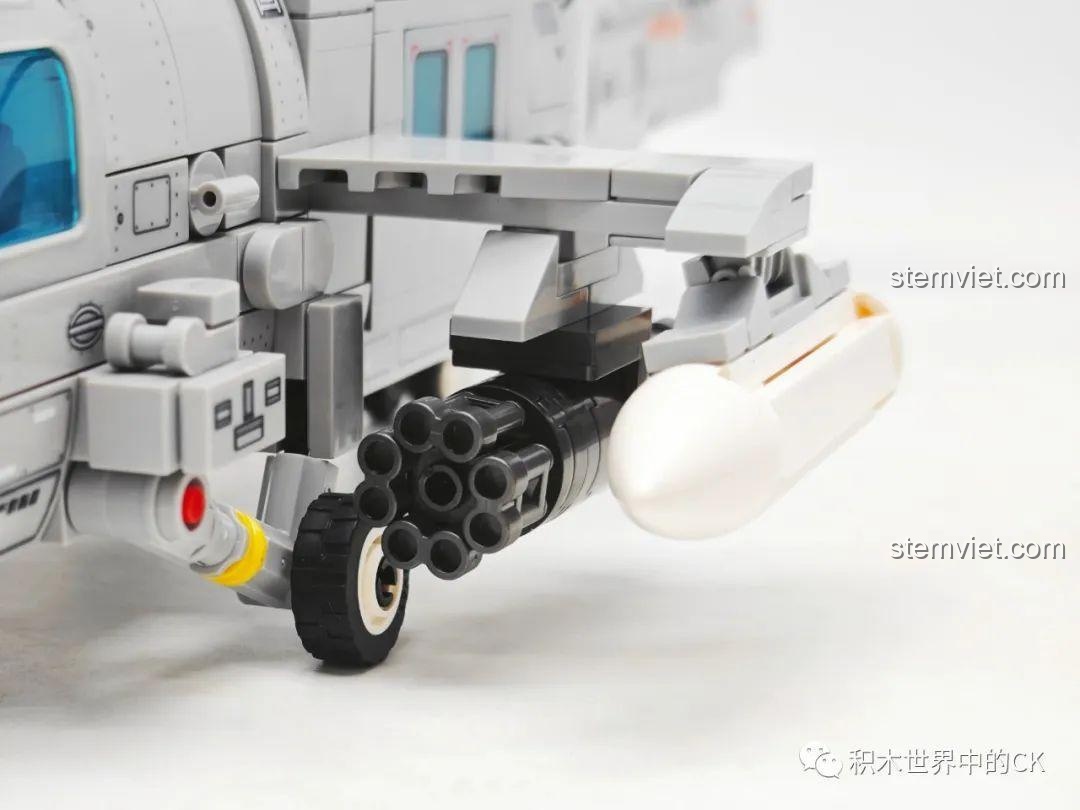 Cận cảnh súng máy 6 nòng trên bộ lắp ráp Z-20 Thần Ưng 202229 giá rẻ, một chi tiết thiết kế ấn tượng.