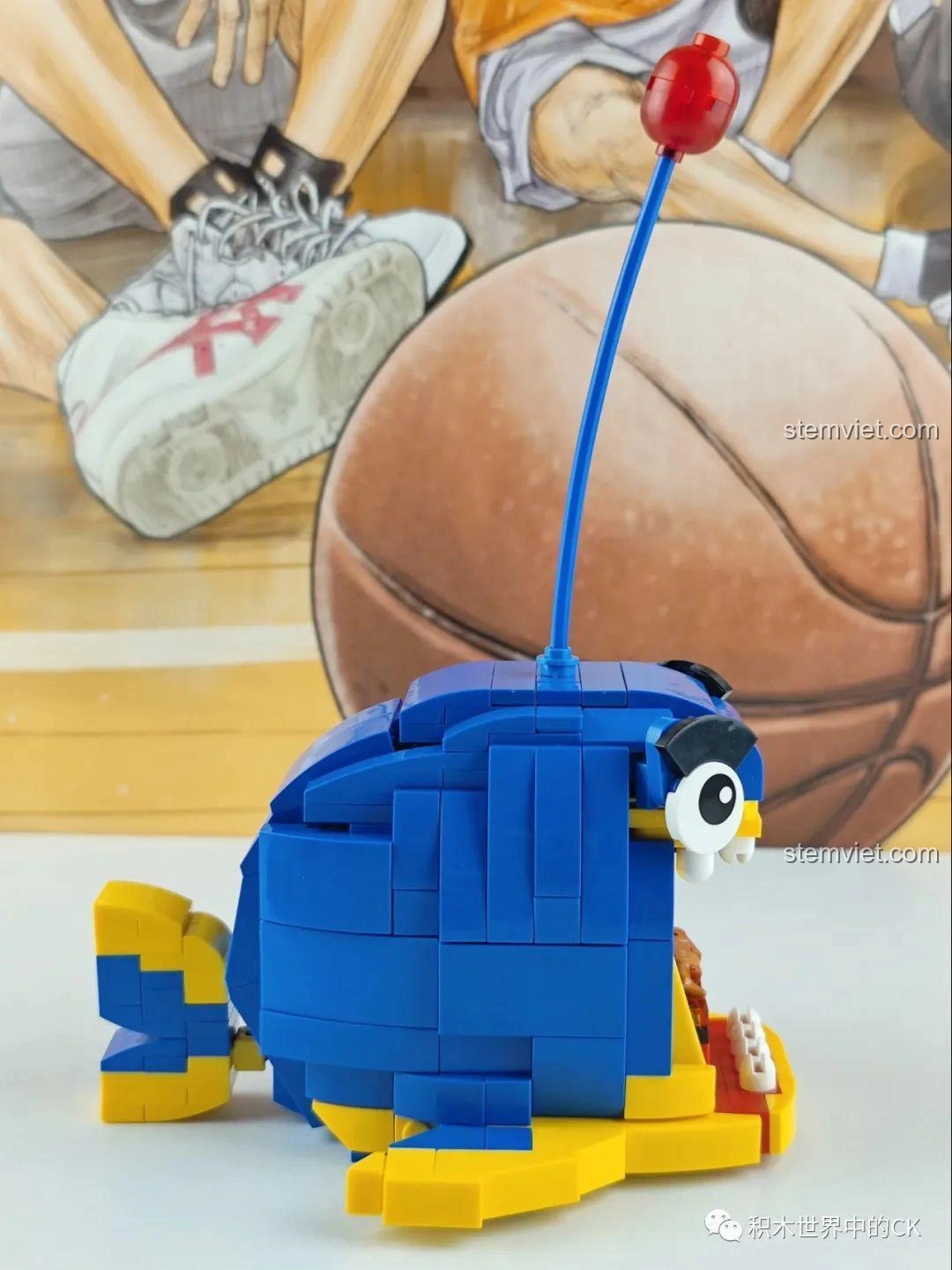 Chi tiết bên trong mô hình lắp ráp Zhe Gao Phố Ẩm Thực CW6001 Cửa hàng cá nướng, vỉ nướng, cá nướng.