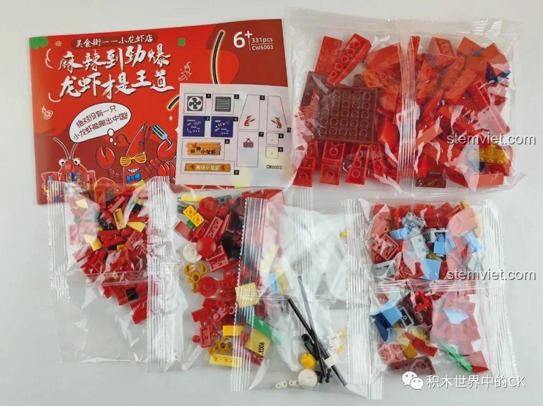 Các mảnh ghép và sách hướng dẫn của bộ lắp ráp Zhe Gao Phố Ẩm Thực CW6003 Cửa hàng tôm hùm đất, chất liệu an toàn.