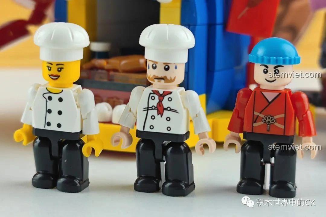 Ba nhân vật minifigures đầu bếp của bộ lắp ráp Zhe Gao Phố Ẩm Thực, thiết kế chi tiết, biểu cảm sinh động.