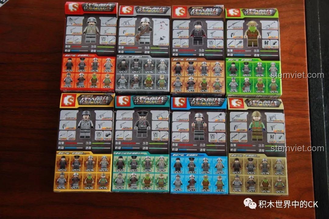 Tổng quan 8 hộp minifigure Senbao 12572-12579 từ trên cao, hiển thị đầy đủ các nhân vật lính trong Chiến dịch Ba Lan.