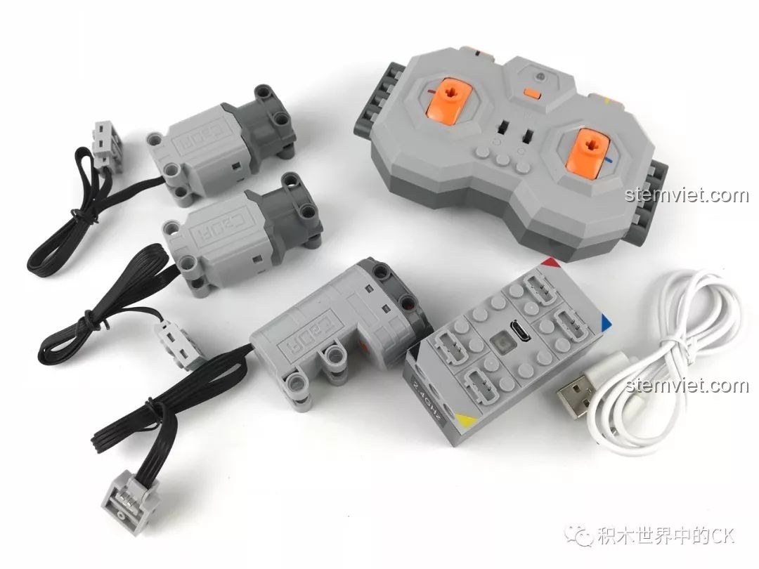 Bộ phận điện tử của bộ đồ chơi điều khiển từ xa Robot Lắp Ráp KAKA 2 trong 1, gồm động cơ, hộp pin, tay cầm.