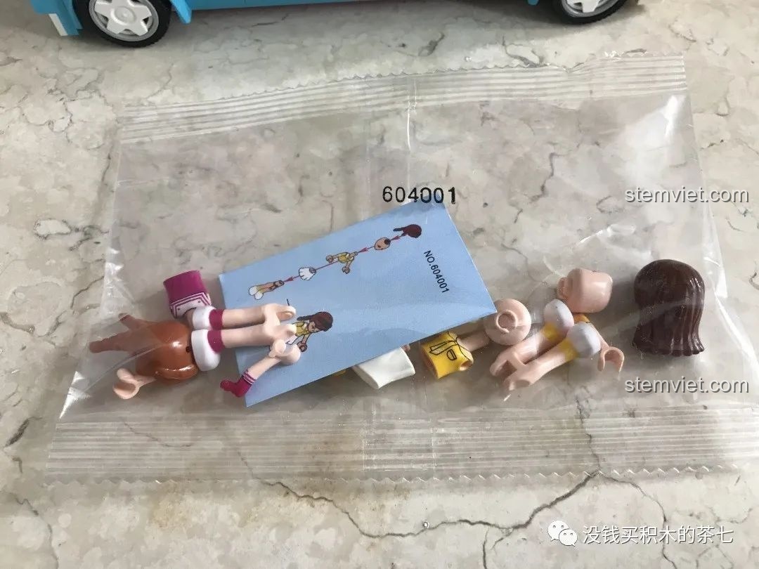 Túi chứa các bộ phận để lắp ráp hai minifigure Tiểu Linh và Hạ Thiên của SEMBO 604001.