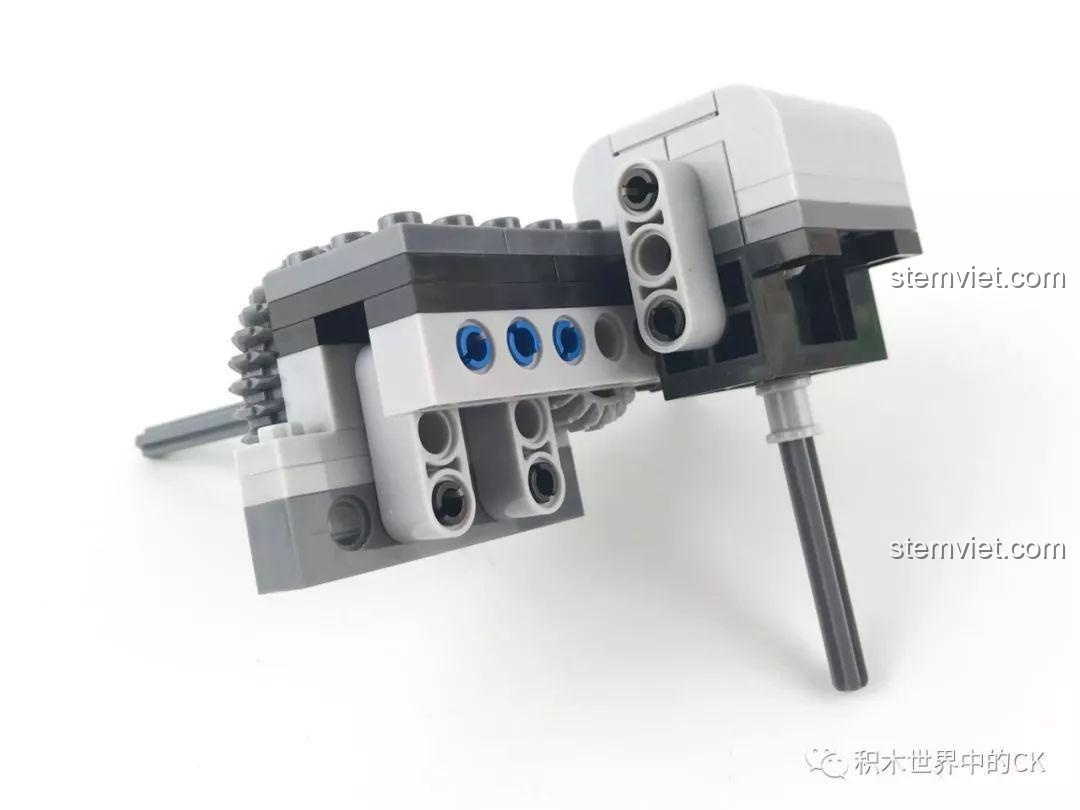 Cận cảnh bộ phận truyền động kỹ thuật của mô hình Vòng Quay Mặt Trời Winner 7036.