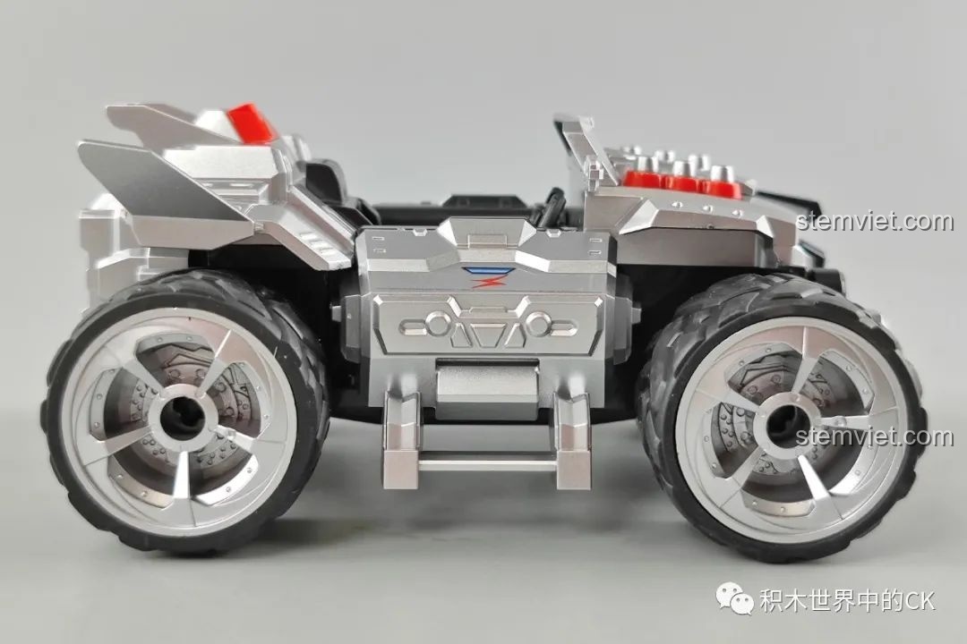 Bộ sưu tập 5 mô hình xe đua QQ Phi Xe Enlighten đã lắp ráp hoàn chỉnh, trưng bày đẹp mắt.