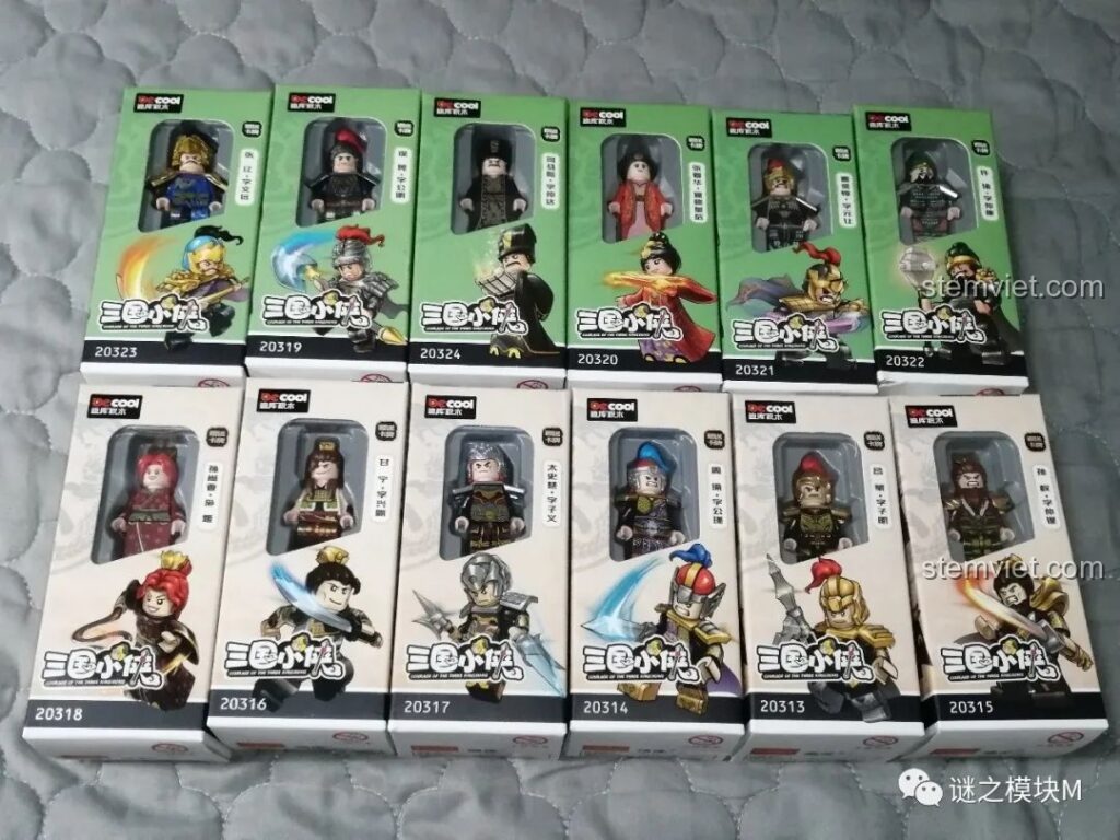 Toàn bộ bộ sưu tập minifigure DECOOL 20313-24 Tam Quốc Tiểu Hiệp Series II được xếp ngay ngắn, sẵn sàng cho bài đánh giá chi tiết.
