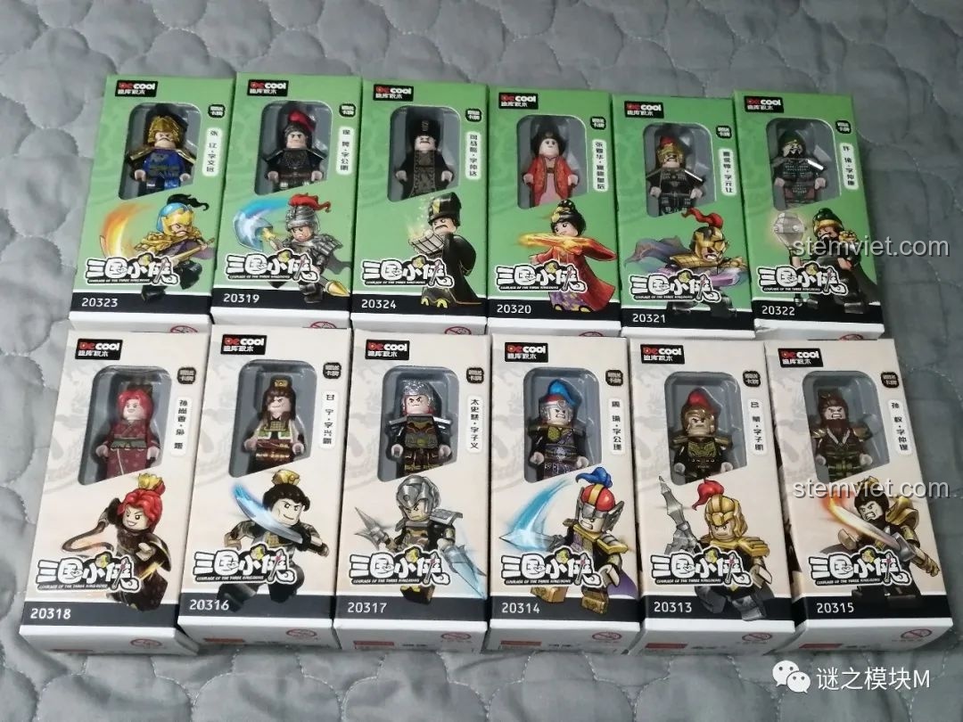 Toàn bộ bộ sưu tập minifigure DECOOL 20313-24 Tam Quốc Tiểu Hiệp Series II được xếp ngay ngắn, sẵn sàng cho bài đánh giá chi tiết.