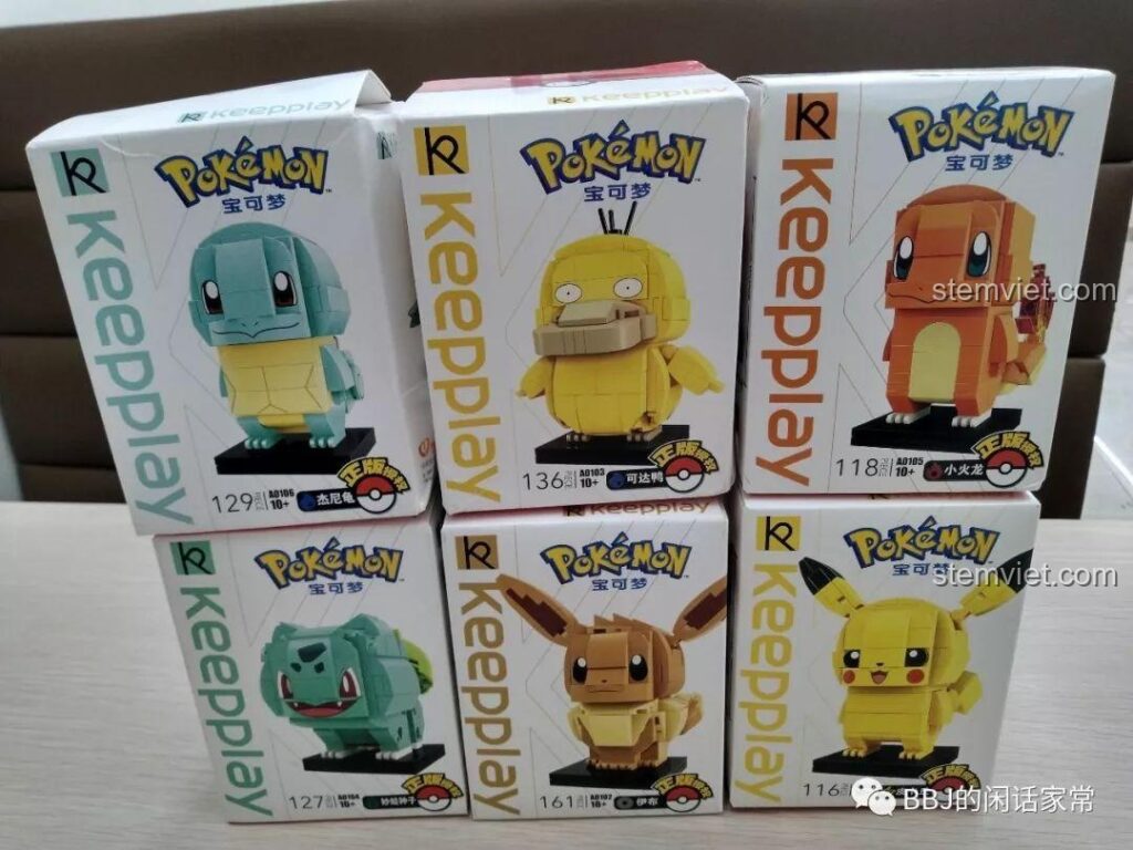Toàn bộ 6 hộp của bộ lắp ghép Keeppley Kuppy Pokémon series, bao gồm Pikachu, Charmander, Squirtle, Bulbasaur, Psyduck và Eevee.