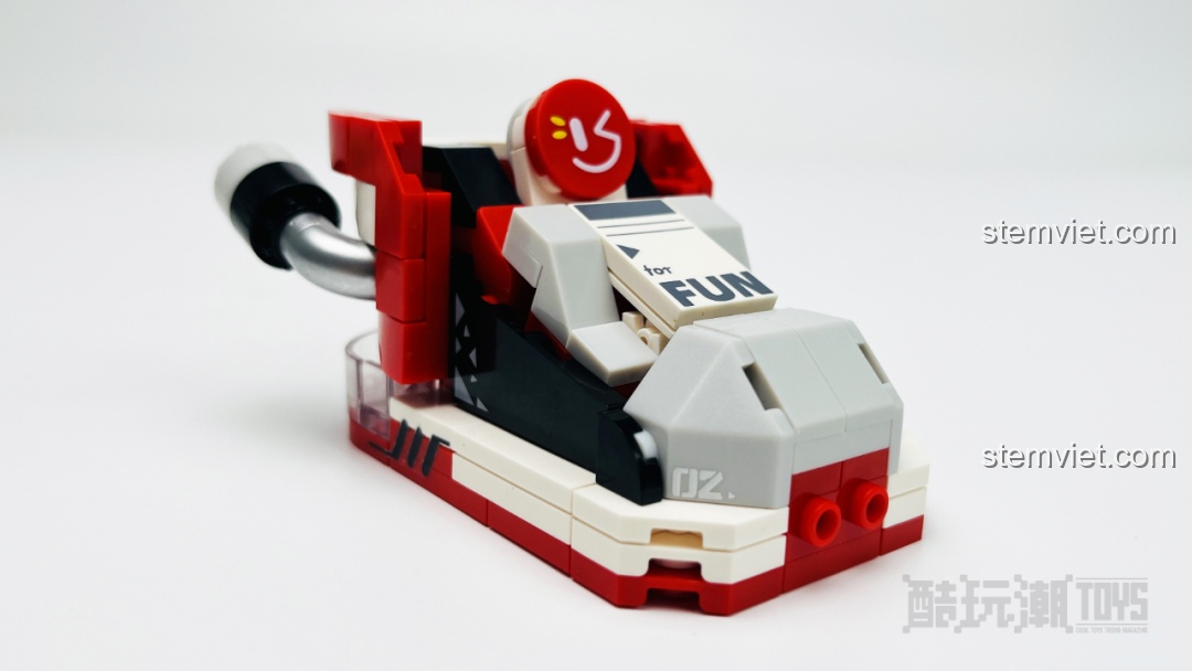 Hộp của bộ sưu tập MINI SNEAKER, một dòng sản phẩm khác cùng chủ đề của AREA-X, được bán dưới dạng blind box.