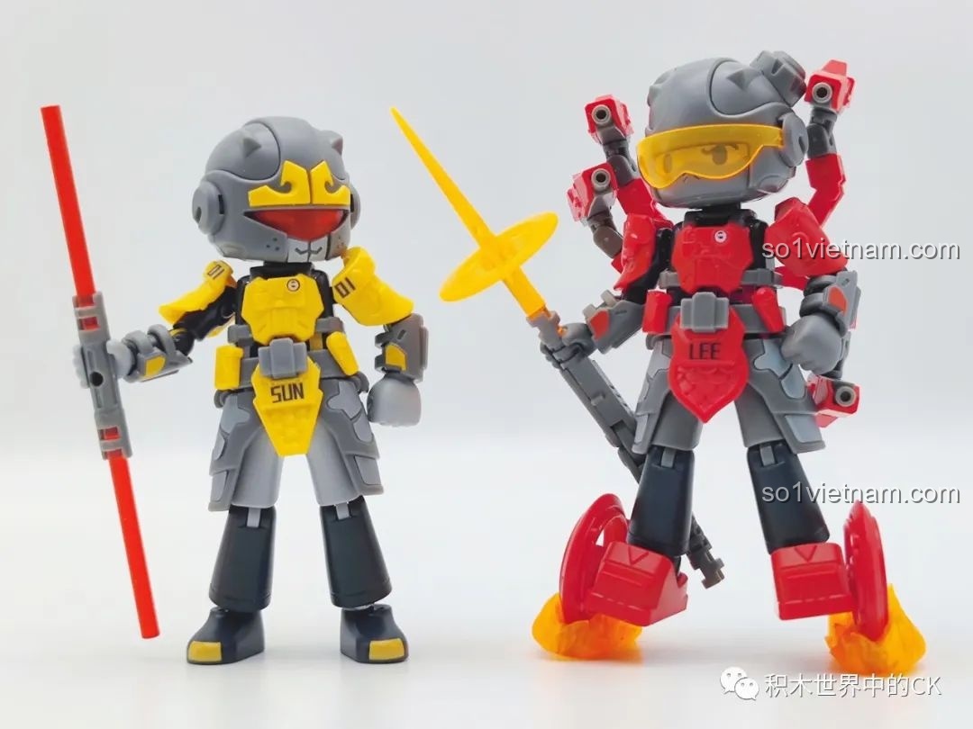 Toàn cảnh bộ sưu tập các mô hình Ultraman và các nhân vật khác được trưng bày trên kệ, thể hiện sự phong phú của dòng sản phẩm BLOKEES.