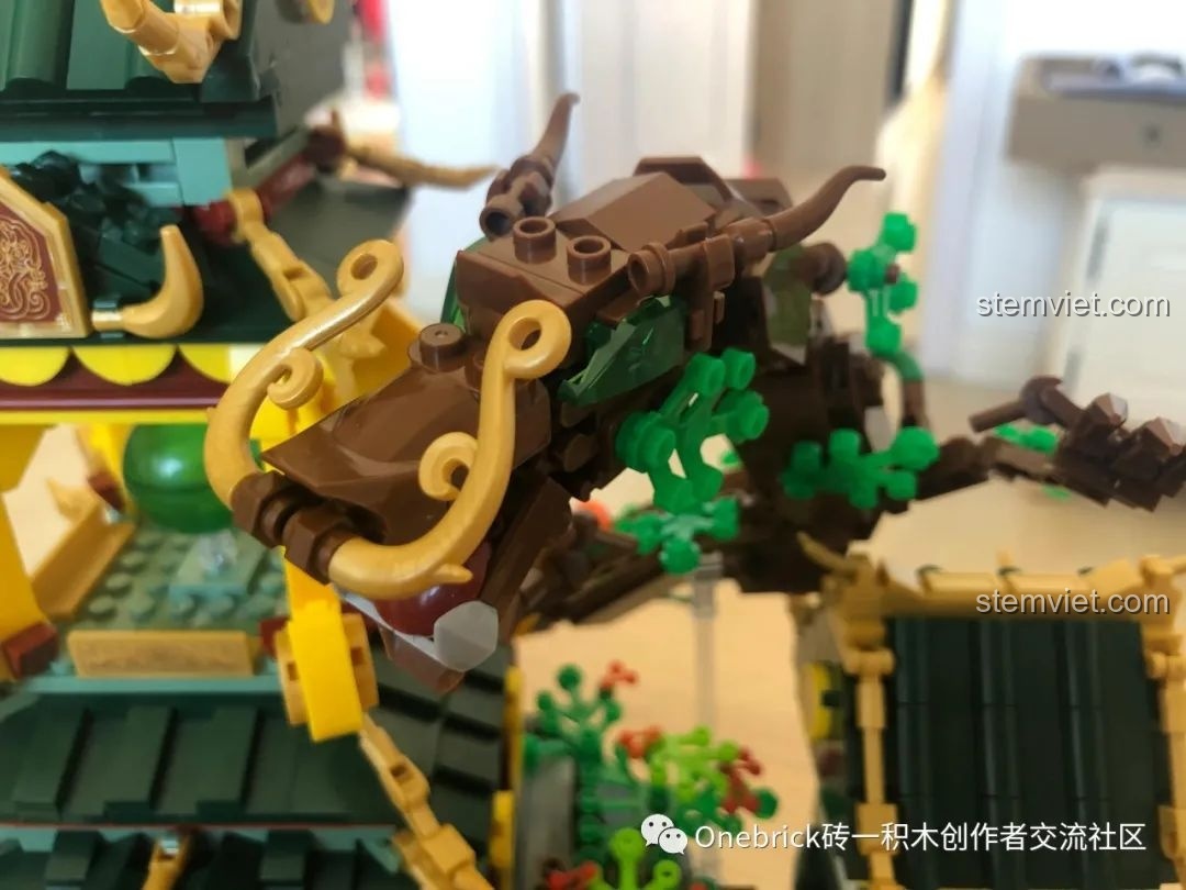 Bộ sưu tập Tiên Các Thánh Trúc của Sluban, bao gồm Thanh Long Các và các mô hình khác, rất ấn tượng.