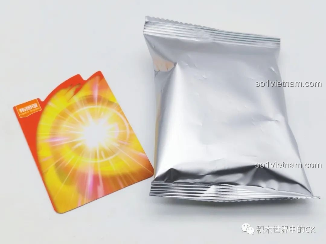 Một số nhân vật Ultraman trong Bộ Sưu Tập Ultraman 2023 Phiên Bản Đặc Biệt được trưng bày trên đế.