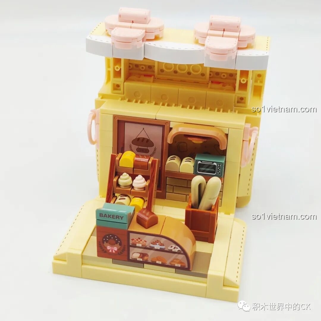 Cả bốn mô hình Wekki túi xách mini được mở ra, trưng bày bốn cửa hàng khác nhau: thú cưng, kẹo ngọt, tarot và bánh mì.