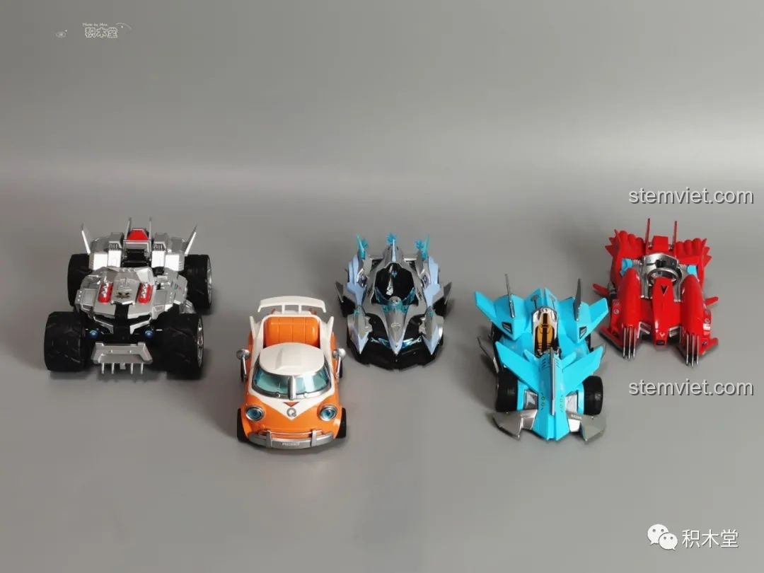 Toàn cảnh bộ sưu tập 6 mẫu xe đua QQ Phi Xa Enlighten đã hoàn thành, nhìn từ phía trước.