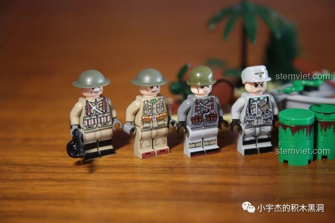 Bốn minifigures từ bộ sưu tập SEMBO 101105-101108 đứng cạnh nhau, gồm lính Anh, lính Mỹ và lính Đức.