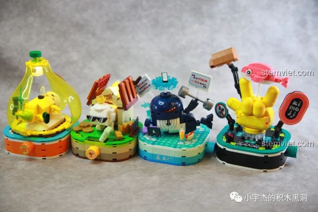 Cả bốn mô hình trong bộ sưu tập SEMBO Tinh Linh Chơi Chữ được xếp cạnh nhau, khoe trọn vẻ độc đáo.