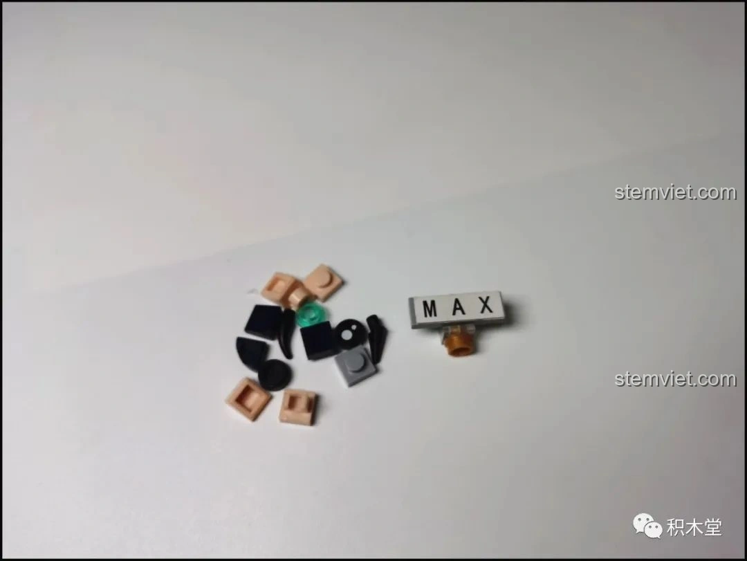 Bộ tứ mô hình Sluban Q-Bricks Tam Quốc với các tư thế cử động linh hoạt.