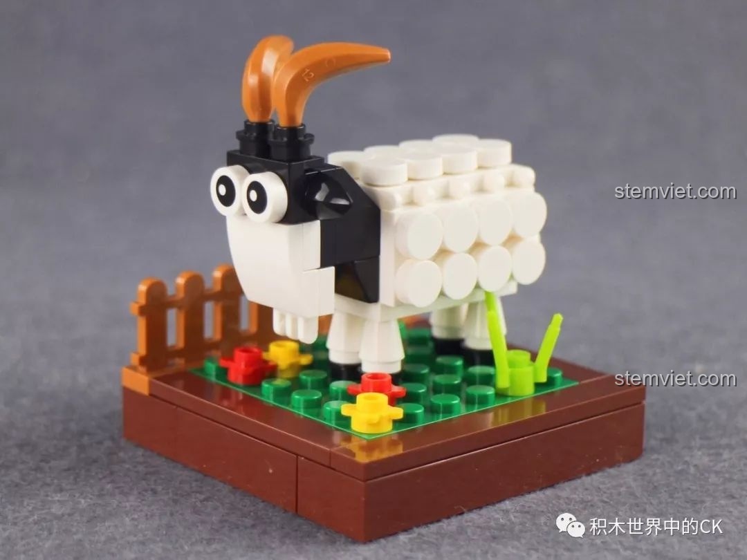 Mô hình xếp hình chú Gà Dậu XINGBAO