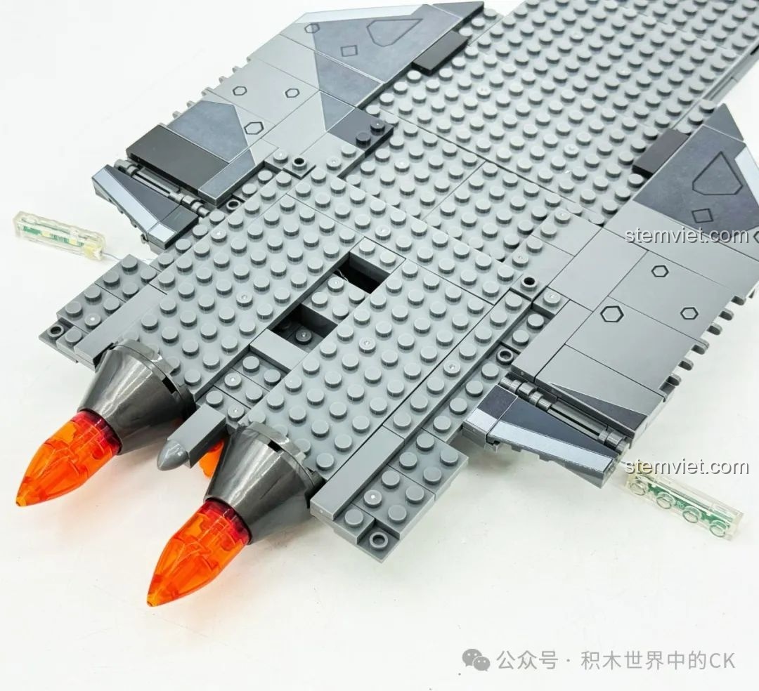 Bộ xếp hình Chiến đấu cơ trên tàu sân bay J-35 cho trẻ em 6 tuổi với phần động cơ phản lực có đèn.