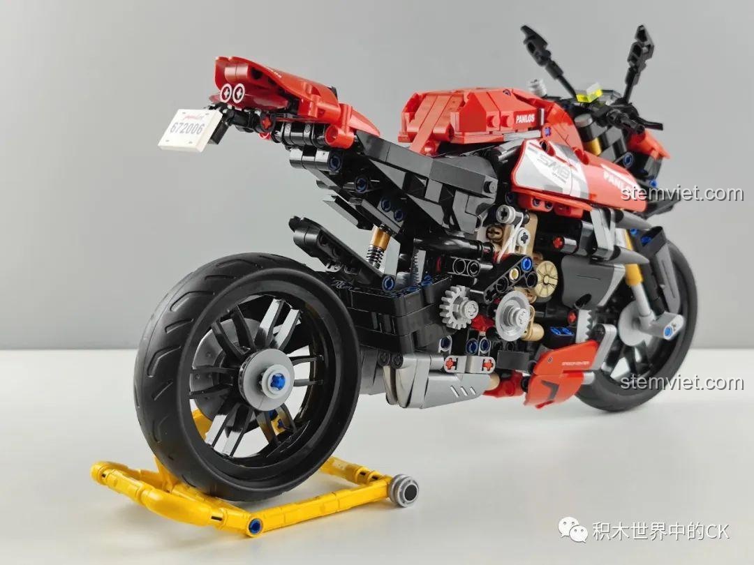 Bộ xếp hình Chiến mã tốc độ Streetfighter V4 SP Panlos Brick xịn giá rẻ với chi tiết gắp sau và bánh xe.