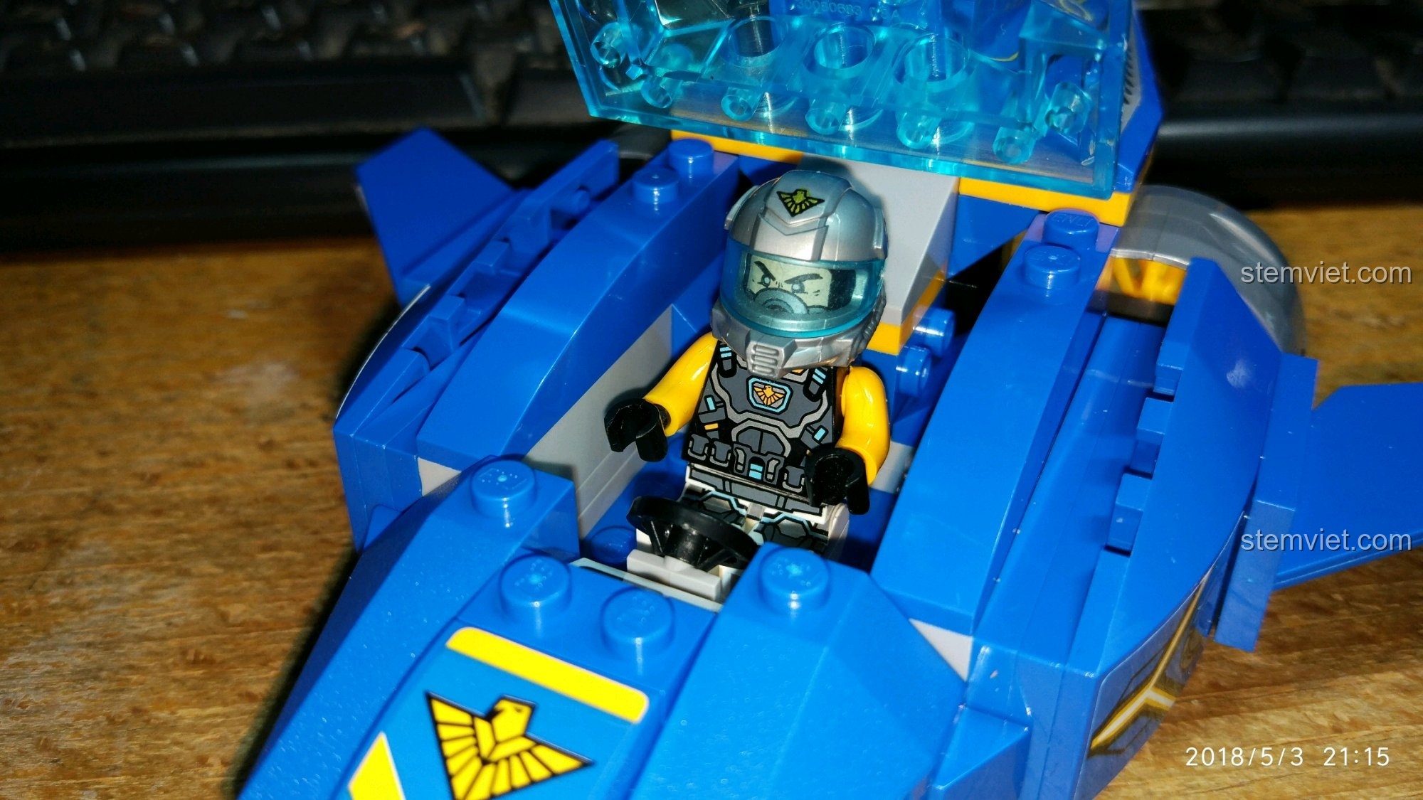 Phi thuyền đồng minh A và B của bộ Enlighten 2714 khi tách rời, bộ xếp hình Máy bay quân sự QMAN 2716 hợp túi tiền